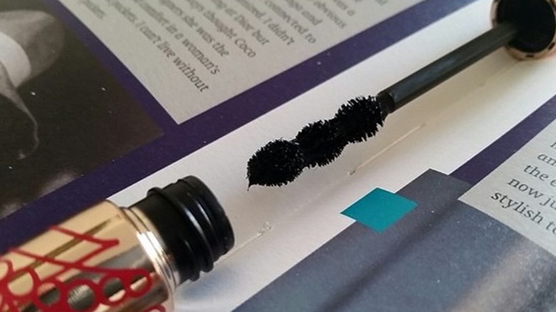 Bubble-shaped mascara wand