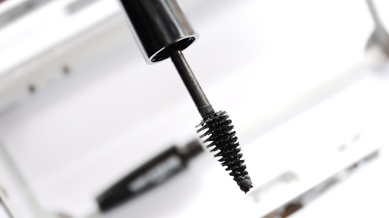 Cone-shaped mascara wand