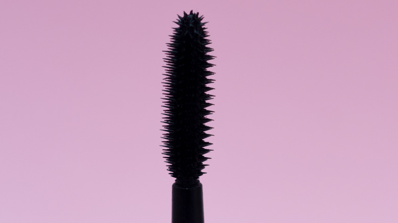 oversized fluffy mascara wand