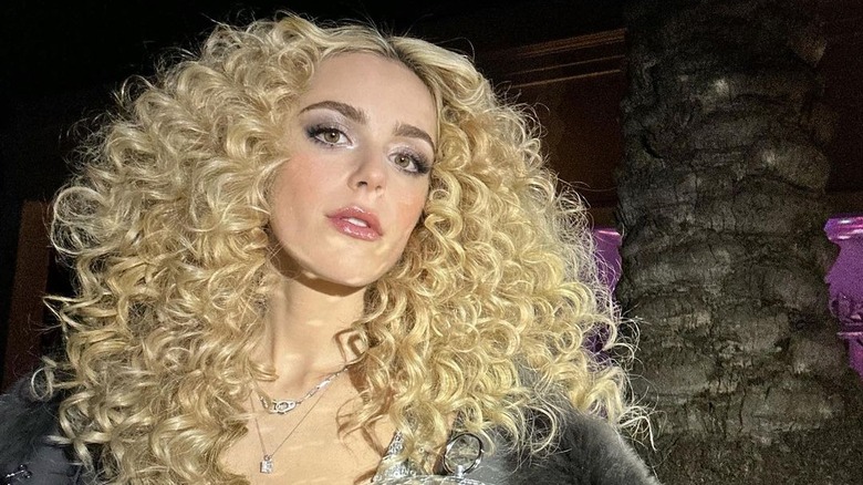 Kiernan Shipka shows off her disco curls