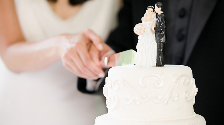 cutting the wedding cake