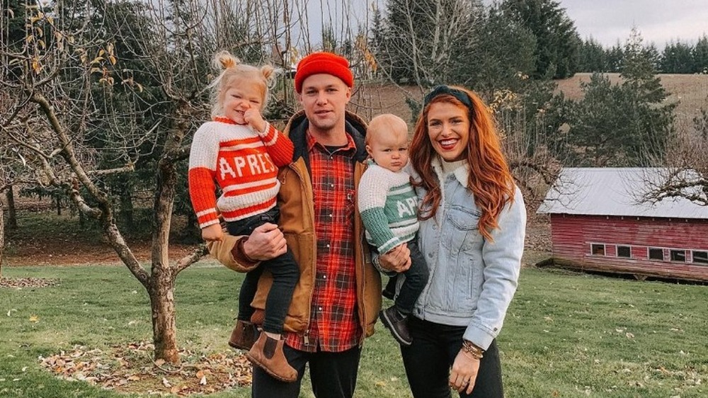 Jeremy Roloff Audrey Roloff pose with children