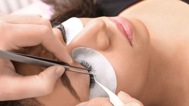 eyelash extension procedure