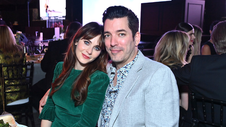 Zooey Deschanel and Jonathan Scott posing for photos