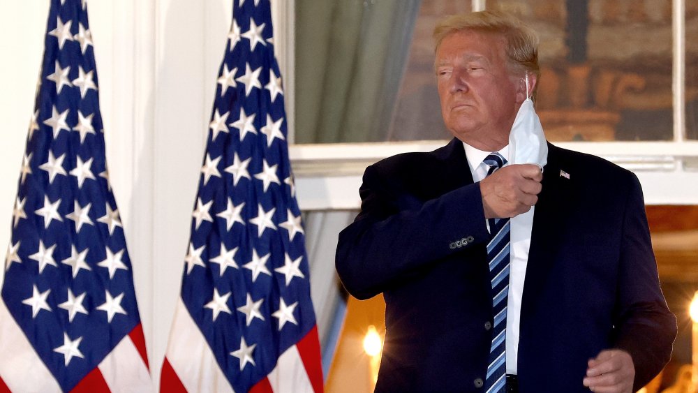 Donald Trump removing mask