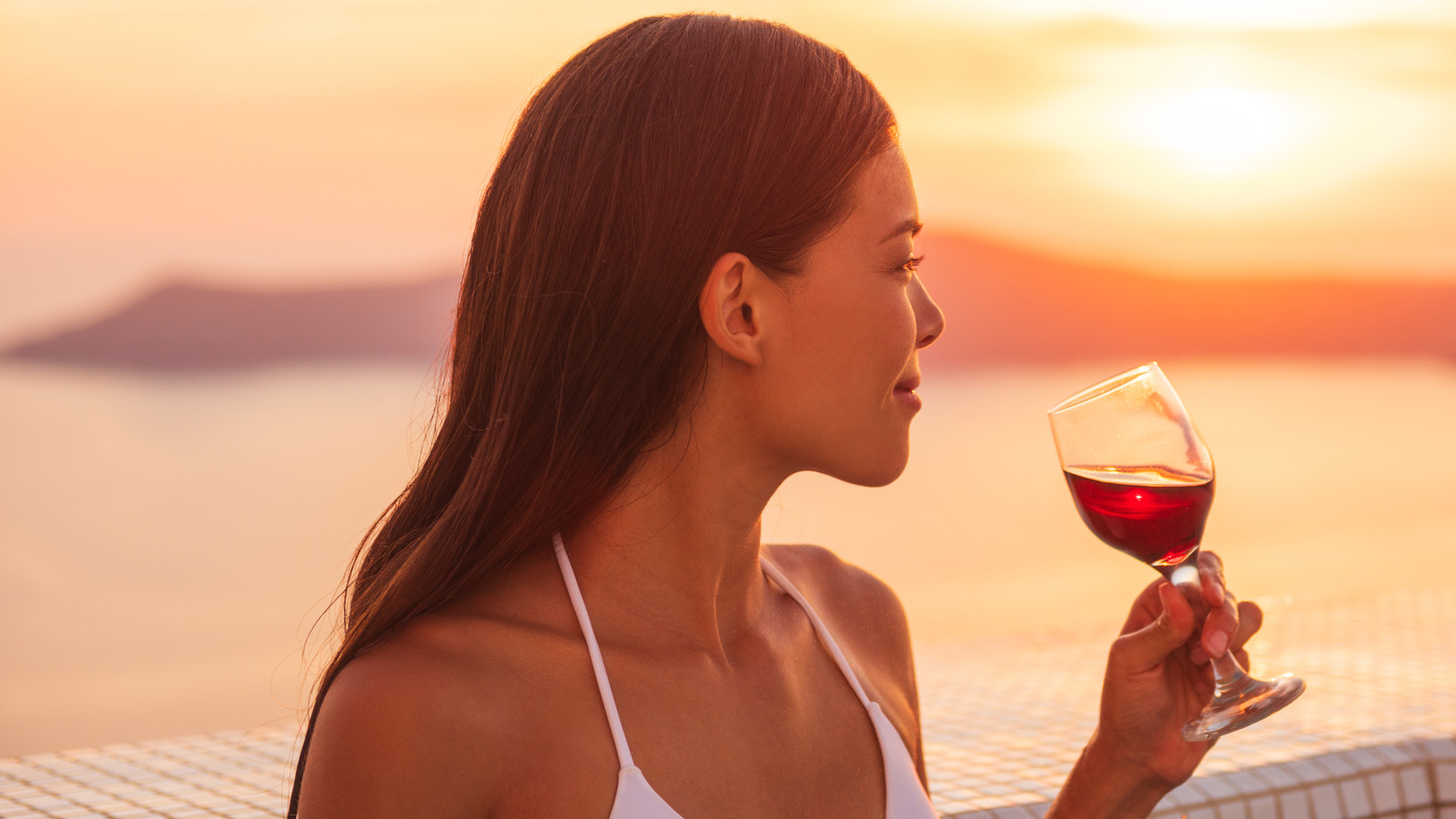 does-drinking-wine-really-help-prevent-a-sunburn