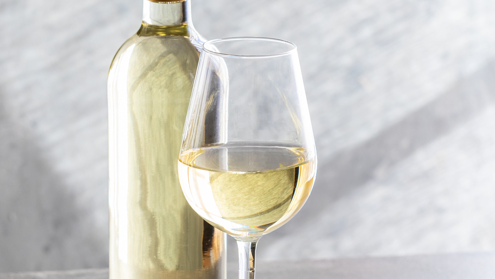 does-it-matter-what-kind-of-glass-you-drink-white-wine-out-of