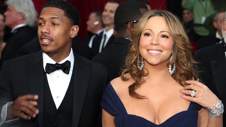 Nick Cannon and Mariah Carey posing together
