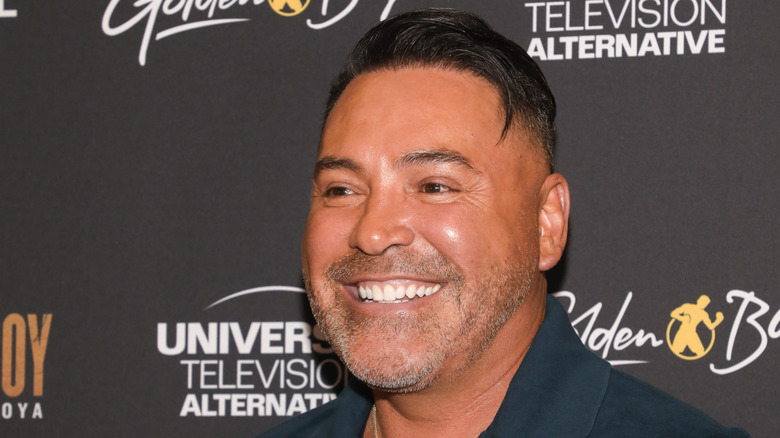 Oscar De La Hoya smiling 