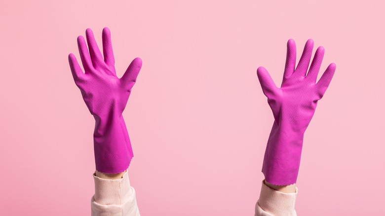 hands wearing rubber gloves