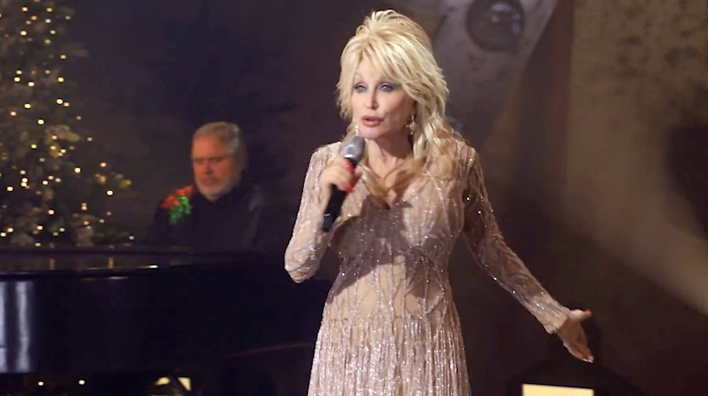 Dolly Parton performing