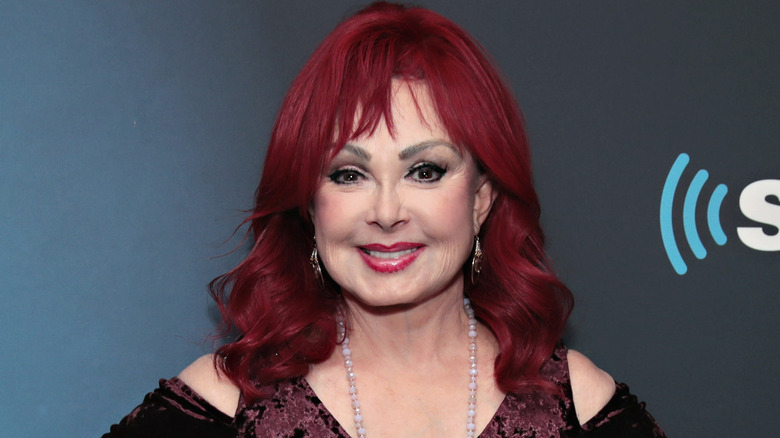 Naomi Judd posing