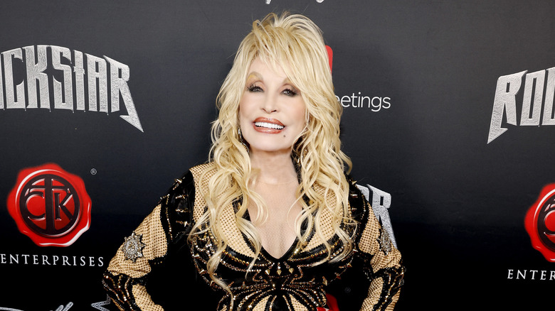 Dolly Parton poses on the red carpet