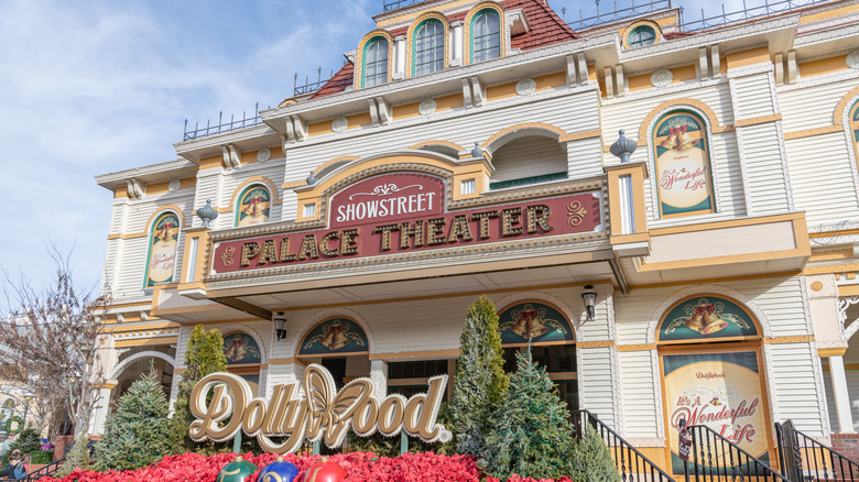 Dollywood building