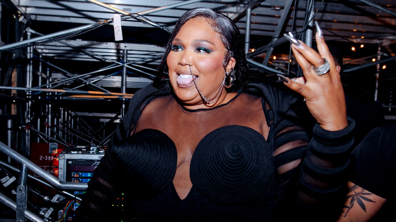 Lizzo backstage 2022 VMA Awards black dress