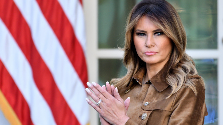 Melania trump clapping and scowling