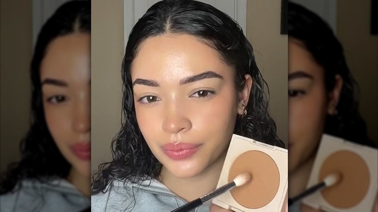 TikTok video demonstrating how to use bronzer as eyeshadow