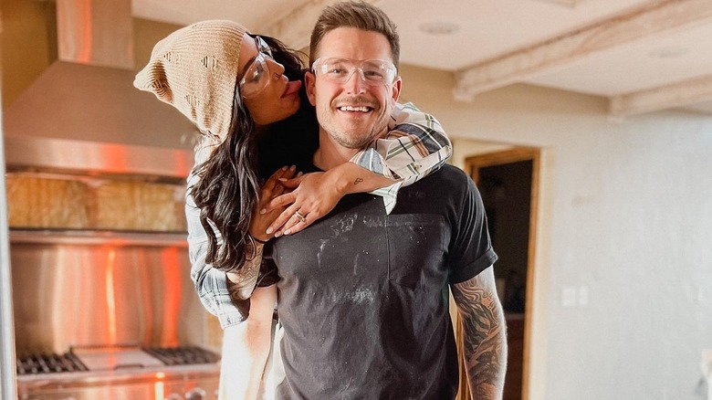 Chelsea Houska licking Cole DeBoer's ear