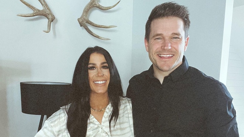 Chelsea Houska posing with Cole DeBoer