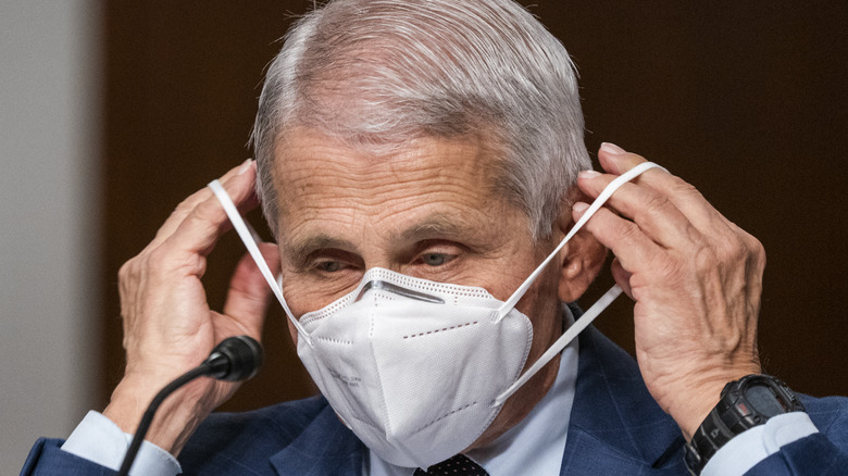 Dr. Anthony Fauci putting on a mask