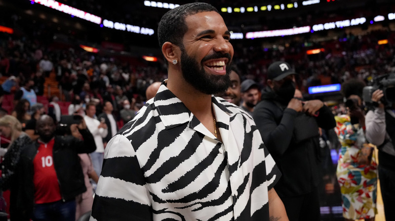 Drake enjoying a basketball game