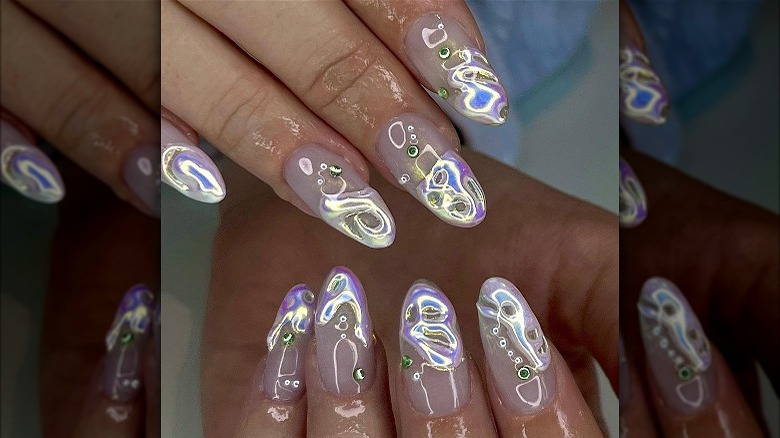 Seashell nails manicure