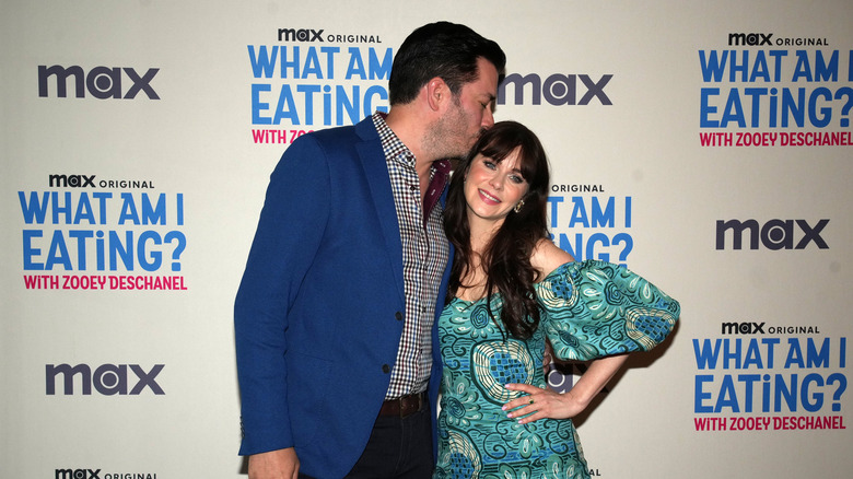 Zooey Deschanel and Jonathan Scott posing for pics