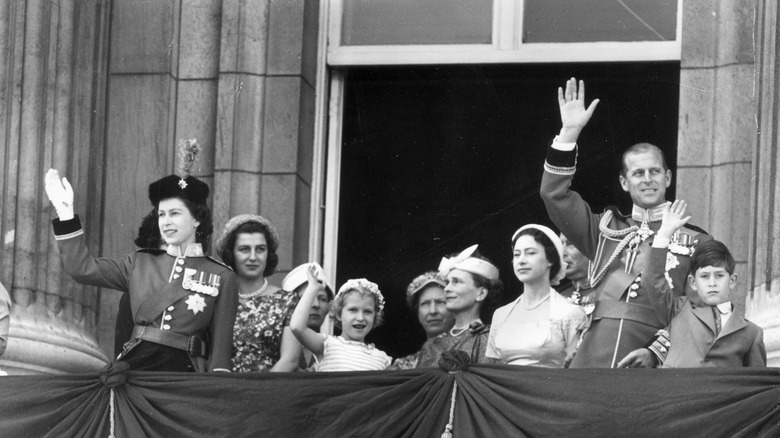 Black and white photo of royal family on balcony