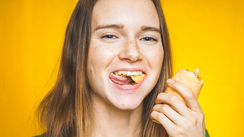 woman eating with mouth open, a huge turn-off