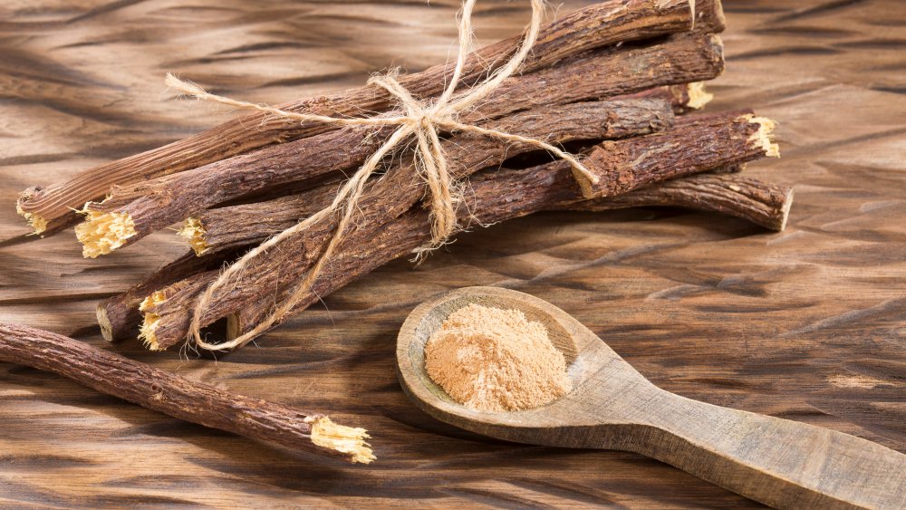 Licorice root and powder