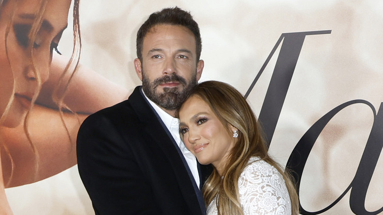 Ben Affleck and Jennifer Lopez hugging on red carpet 