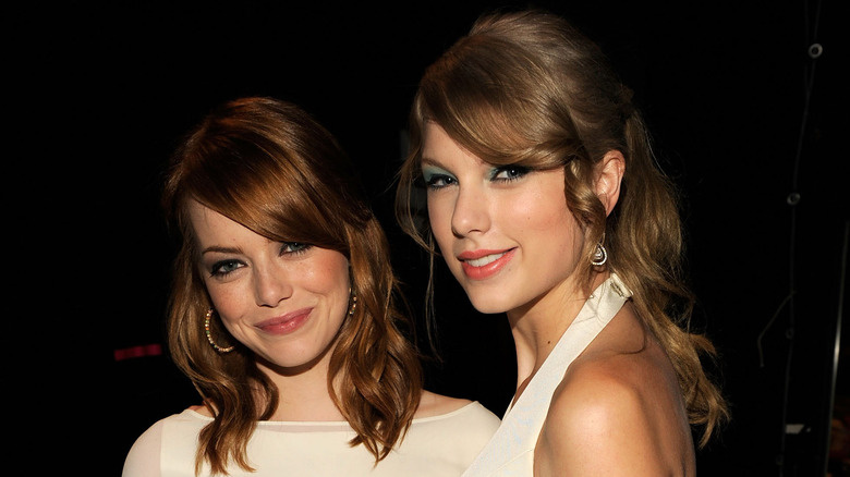 Taylor Swift and Emma Stone smiling