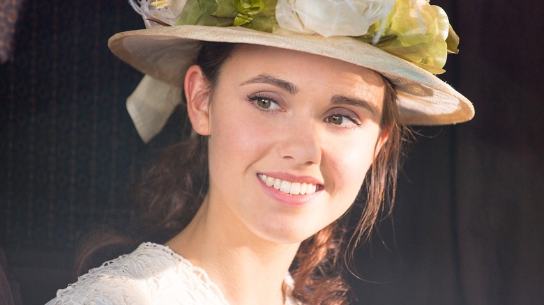 Poppy Drayton as Elizabeth Thatcher