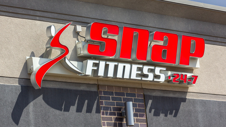 Snap Fitness storefront and logo 