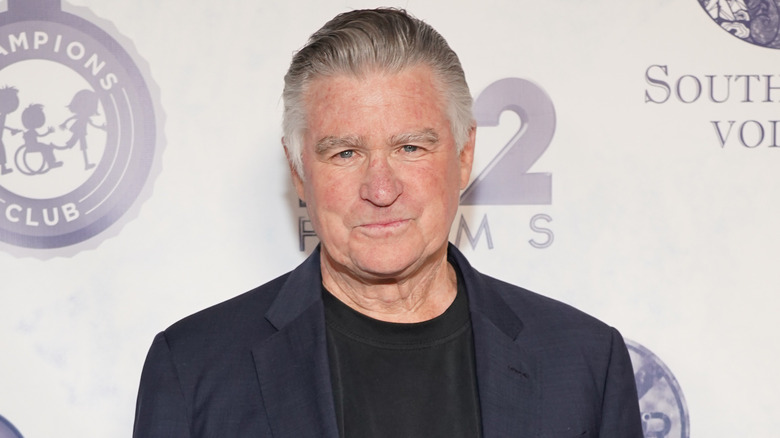 Treat Williams smirking at event