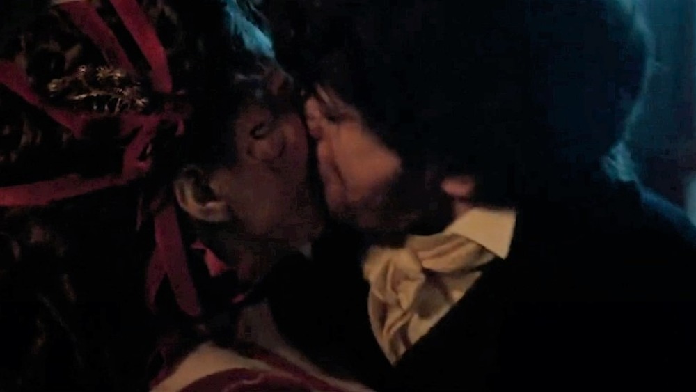 Siena and Anthony kissing in Bridgerton