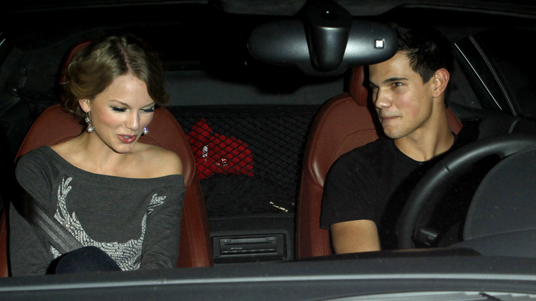 Taylor Swift and Taylor Lautner in car