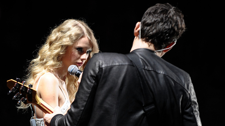 Taylor Swift and John Mayer performing