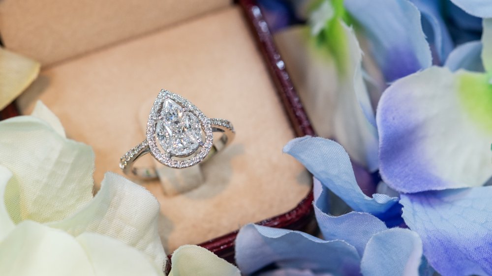 pear-cut diamond ring