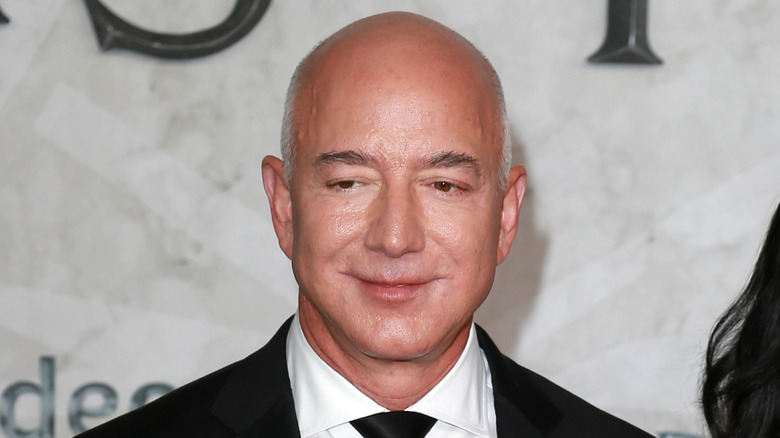 jeff bezos posing