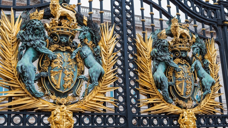 Coat of arms on Buckingham Palace gates