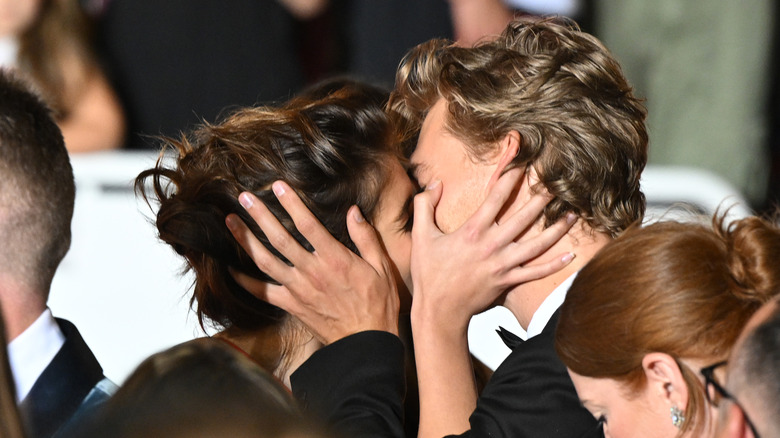 Austin Butler and Kaia Gerber kissing