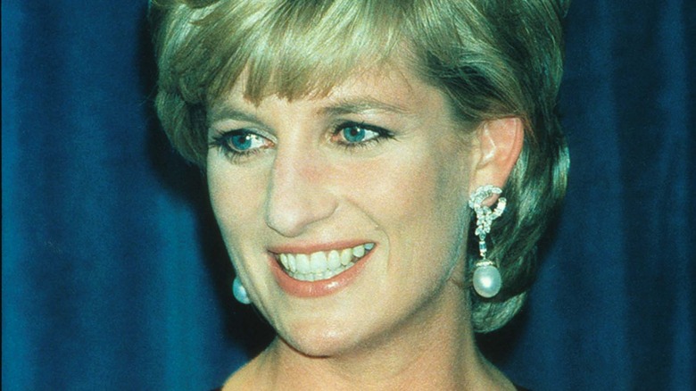 Diana Spencer smiling 