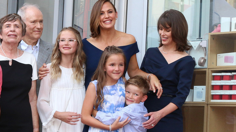 Jennifer Garner and kids smiling