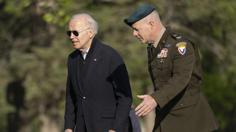 Joe Biden with colonel 