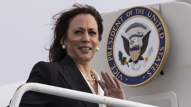 Kamala Harris waving 