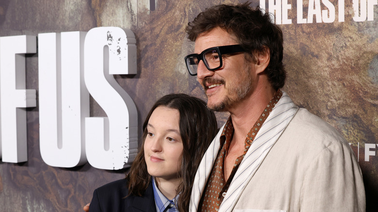 Pedro Pascal and Bella Ramsey posing