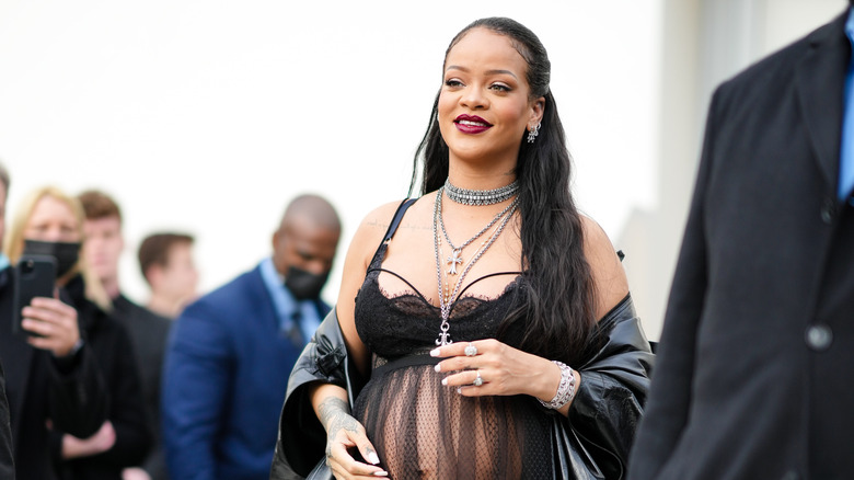 Rihanna shows off her baby bump