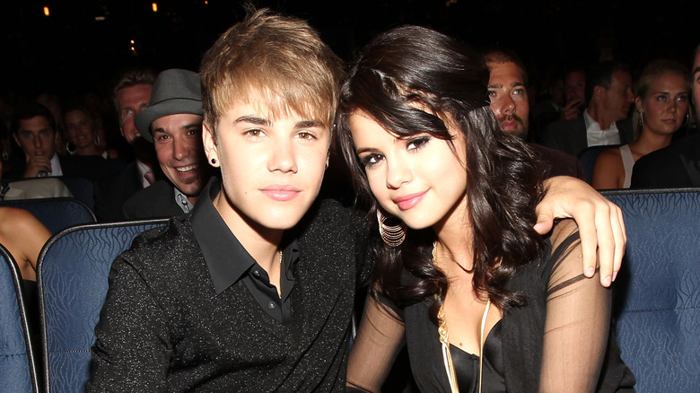 Justin Bieber poses with Selena Gomez.