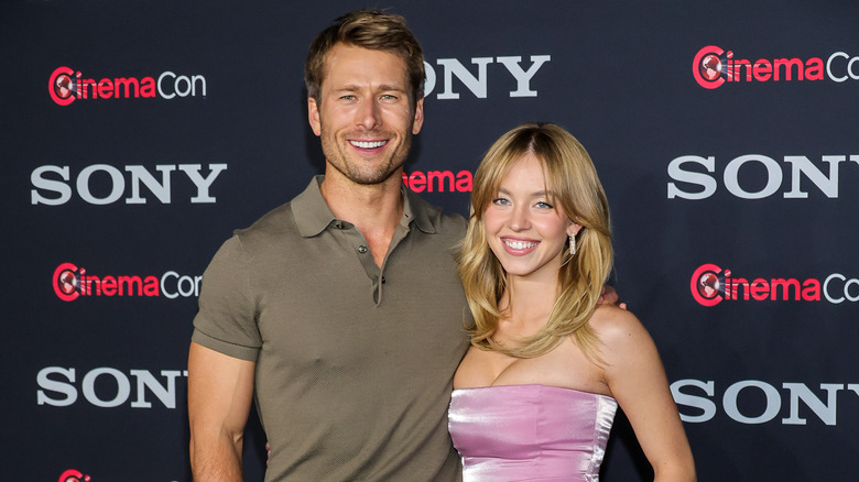 Sydney Sweeney and Glen Powell on red carpet